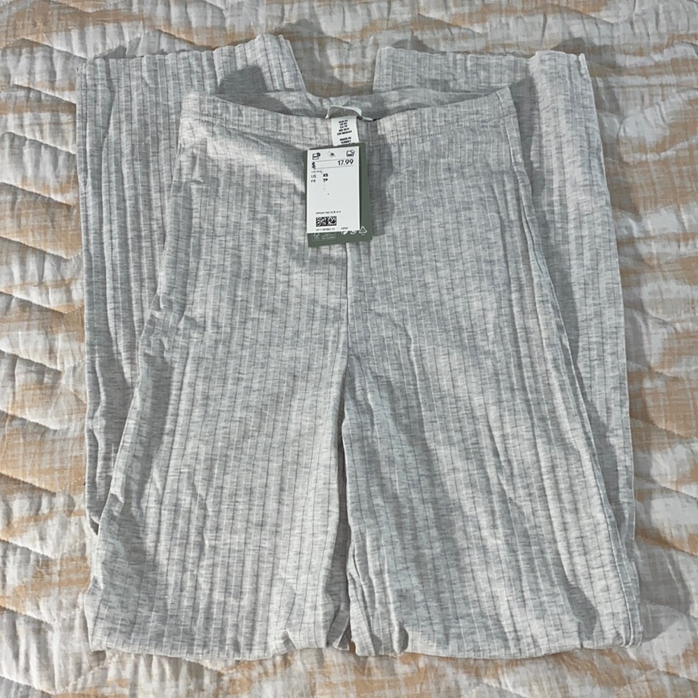 Ribbed leggings with slits